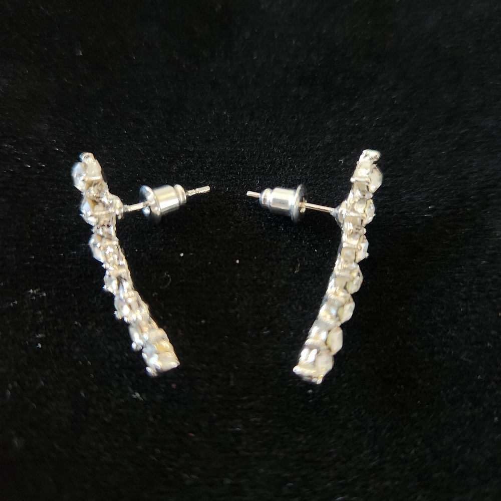 NEW Silvertone Crystal Earrings